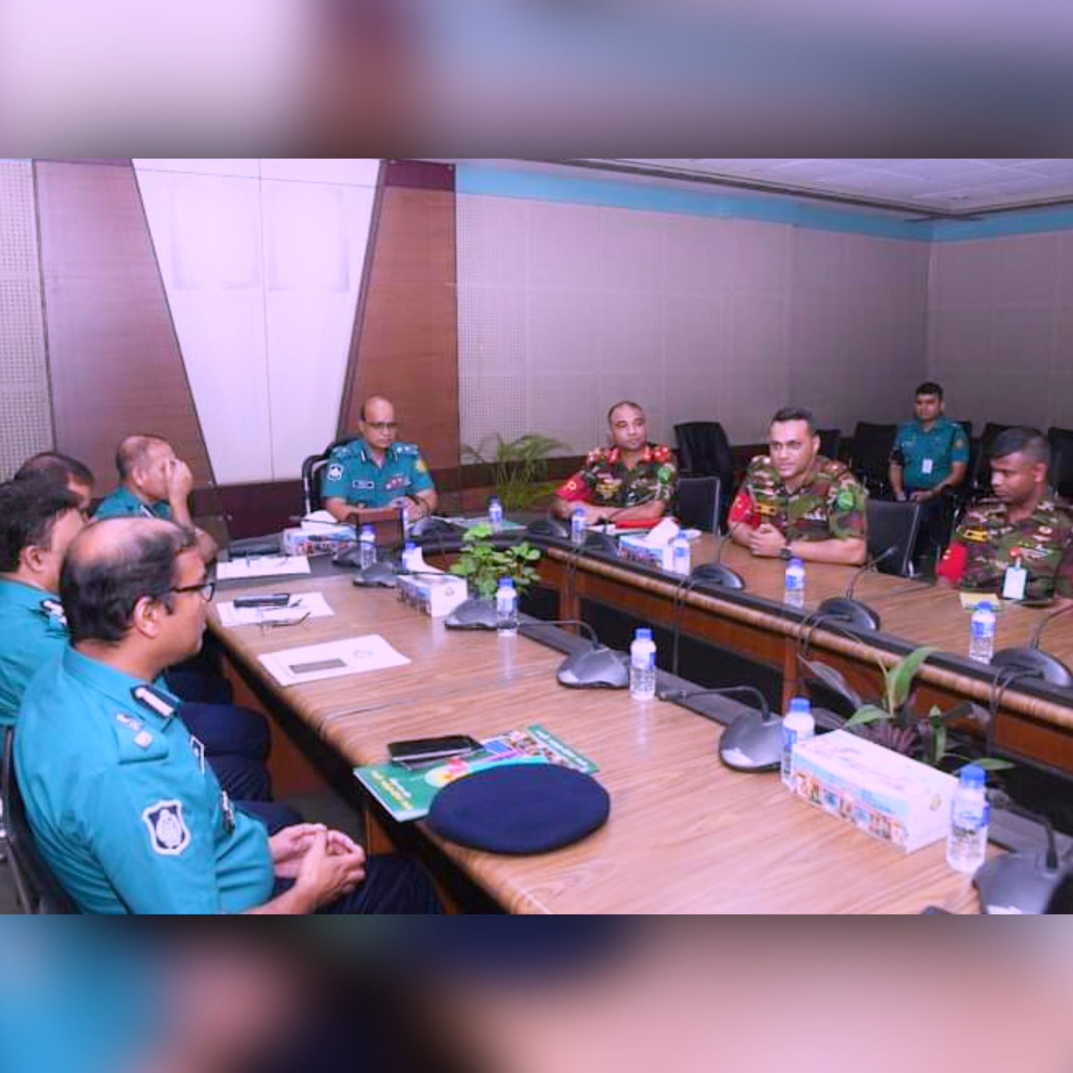 ট্রাফিক ব্যবস্থাপনা ও নিরাপত্তা জন্য ডিএমপি কমিশনার ও সেনাবাহিনী সাথে মতবিনিময় সভা অনুষ্ঠিত