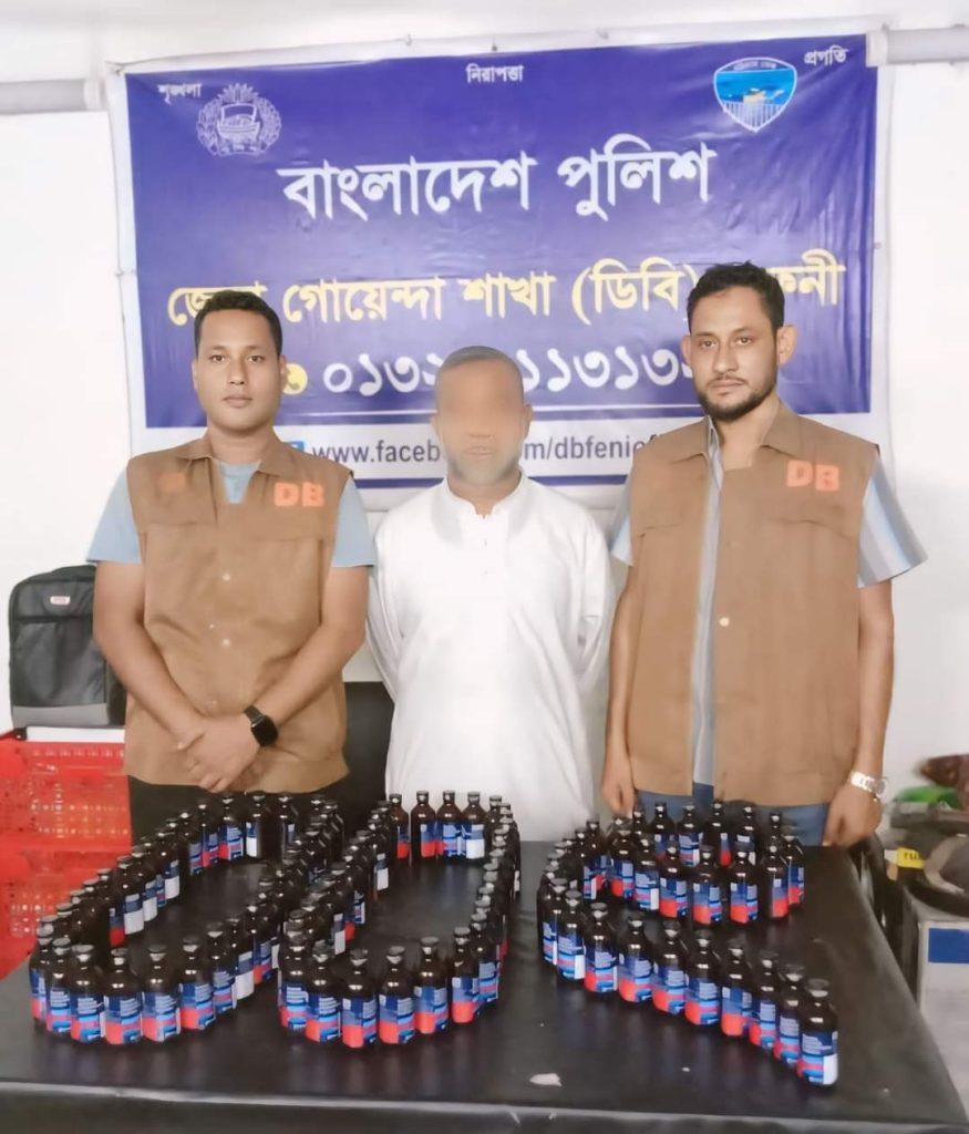 স্টারলাইন বাস কাউন্টারের পিছনে একশ বোতল ফেনসিডিল সহ এক জনকে গ্রেফতার করেছে গোয়েন্দা পুলিশ।