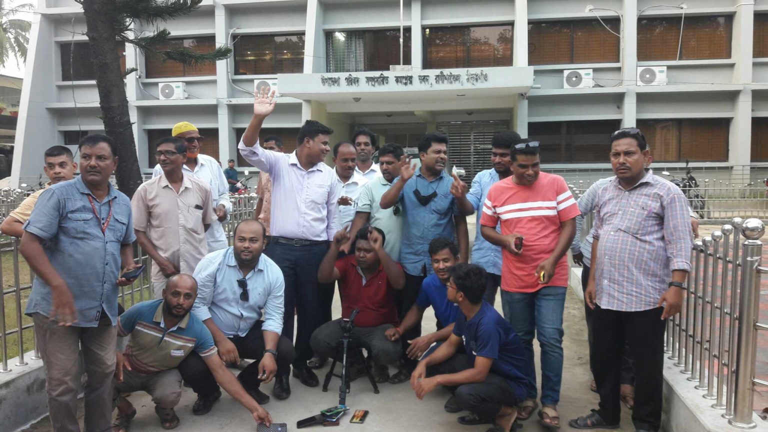 রাণীশংকৈলে নবাগত জেলা প্রশাসকের মতবিনিময় সভা বর্জন করলেন স্থানীয় সাংবাদিকরা