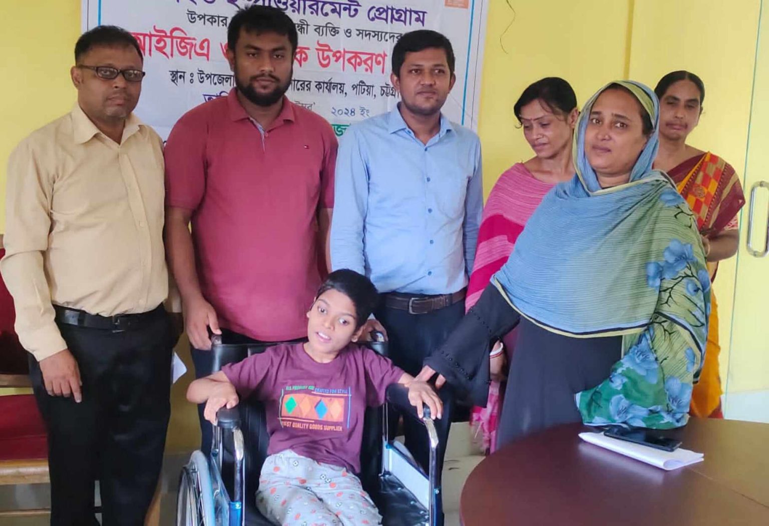 পটিয়ায় প্রতিবন্ধী শিশুদের মাঝে সহায়ক উপকরণ ও চেক বিতরণ