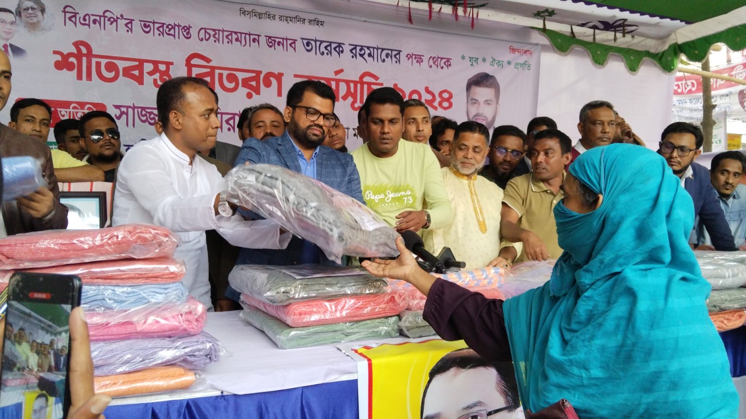 মিরপুর কাফরুল থানার ,তারেক রহমান নির্দেশে শীত বস্ত্র বিতরণ…. সাজ্জাদুল মিরাজ।