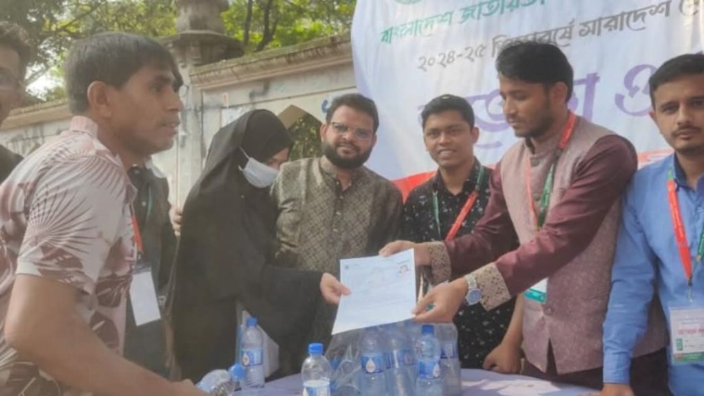 ভুলে আনেননি প্রবেশপত্র, মুমুর স্বপ্ন বাঁচিয়ে রাখল ঢাবি ছাত্রদল