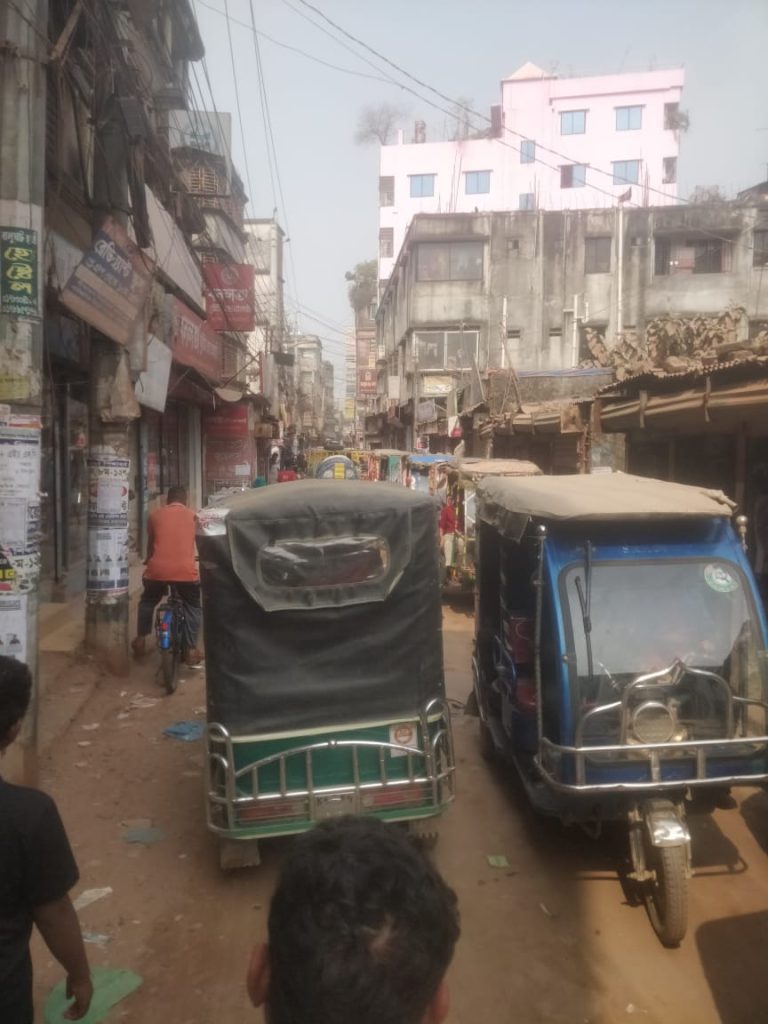 ইসিবি থেকে বাউনিয়া হয়ে জসিম উদ্দিন পাকার মাথা। যেন আলোর নিচে অন্ধকার।