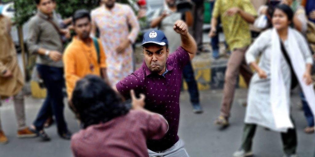 ধর্ষণের বিরুদ্ধে প্রতিবাদকারীরা নিজেই পুলিশি সহিংসতায় গুরুত আহত
