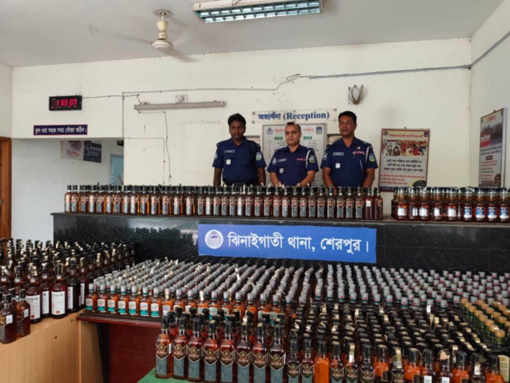 ঝিনাইগাতীতে ১৩৮৬ বোতল ভারতীয় মদ উদ্ধার