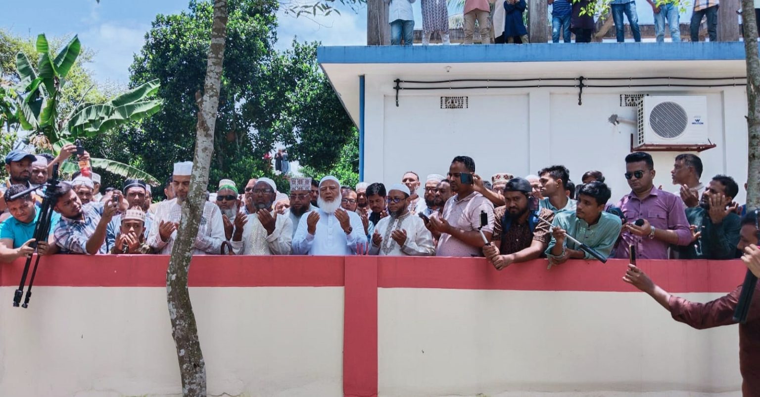 বিবেকে আঘাত লেগেছে, ফাঁসির দাবি শতকন্ঠে: শফিকুর রহমানের সমবেদনায় আনজুম বাড়ি