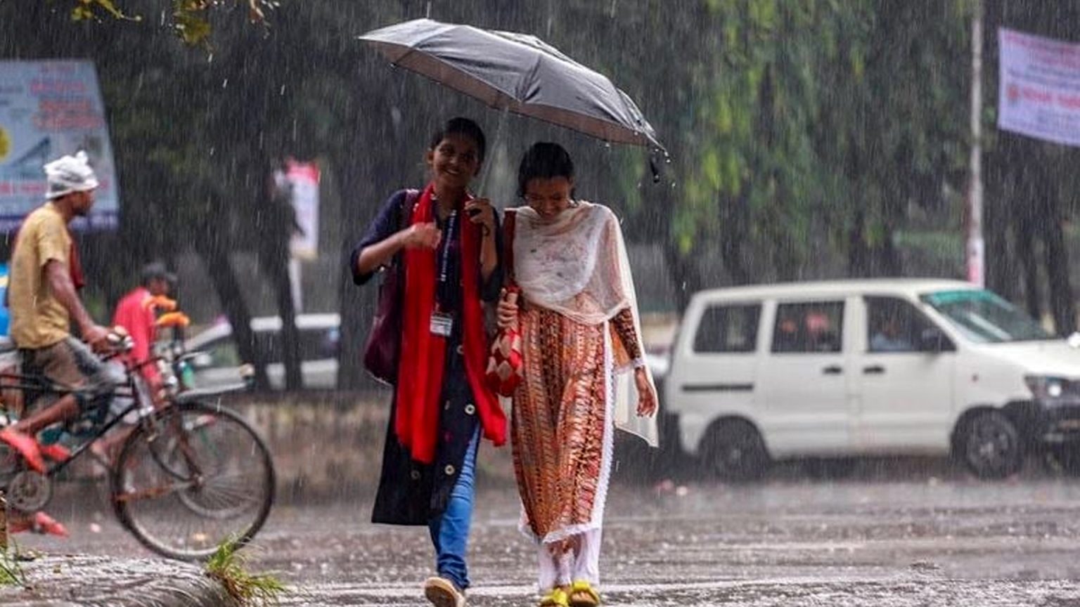 চার বিভাগে ভারী বৃষ্টির আভাস, তাপমাত্রা অপরিবর্তিত