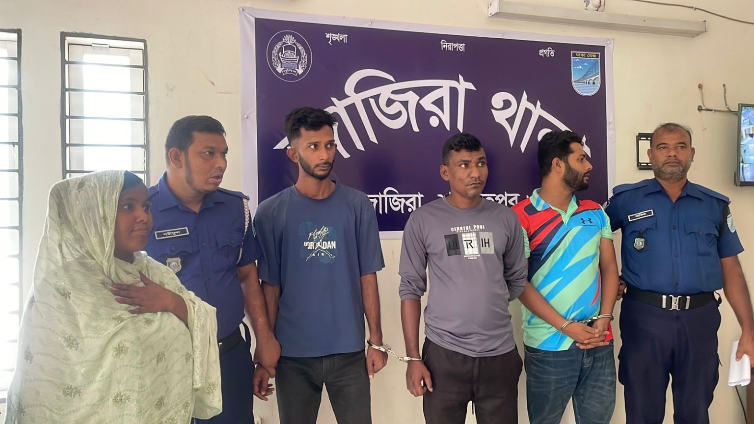 শরীয়তপুর জাজিরায় হিরোইন ও গাজা সহ গ্রেফতার-৪