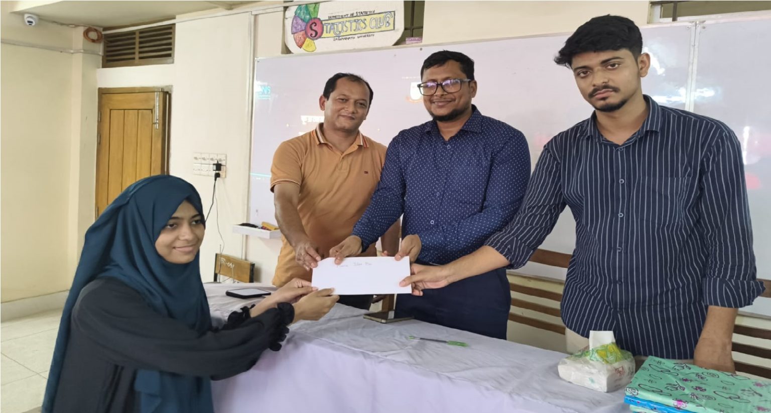 জগন্নাথ বিশ্ববিদ্যালয়ে “কুরআন তিলাওয়াত ও আমার চোখে রমাদান” প্রতিযোগিতার পুরস্কার বিতরণী