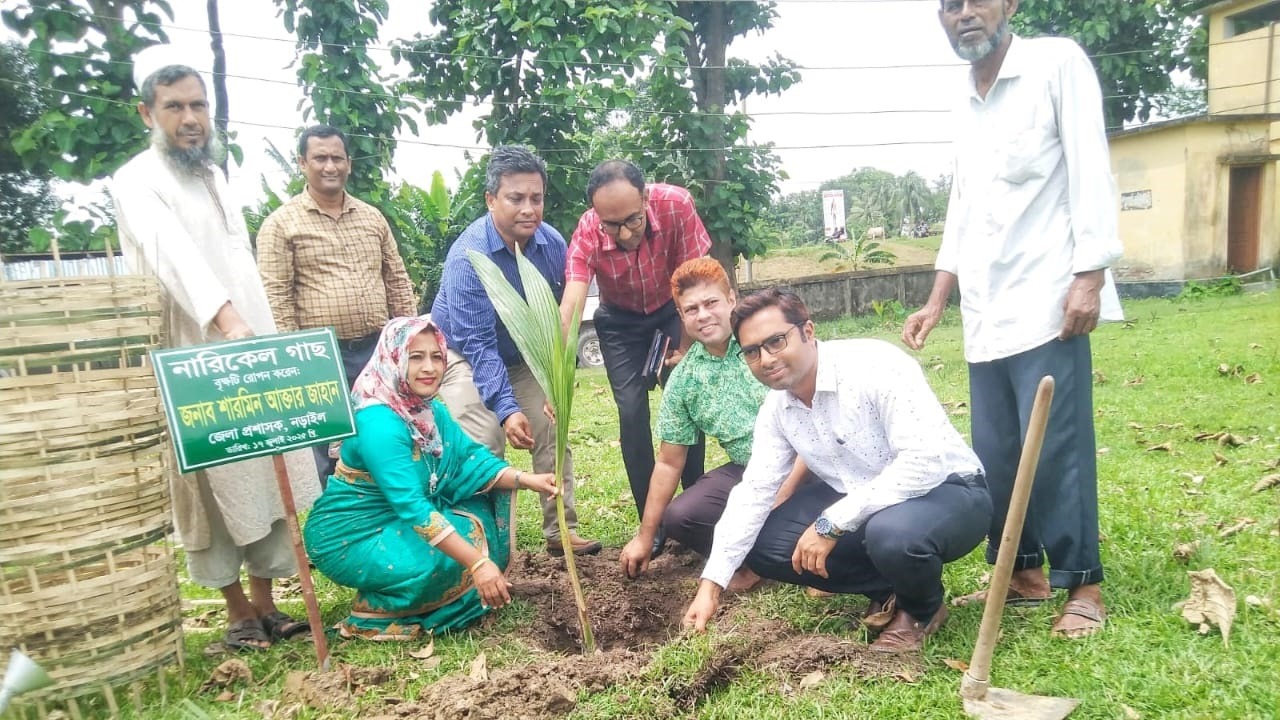 নড়াইলে নারিকেল চারা রোপণ কর্মসূচির উদ্বোধন