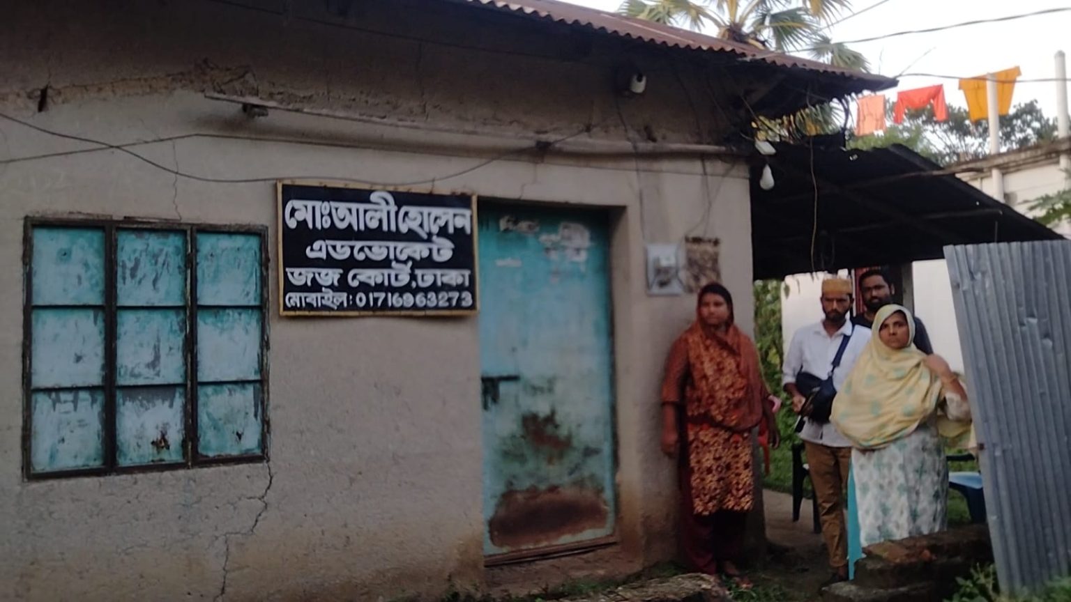 শ্রীপুরের জমি নিয়ে বিরোধের জেরে ১ জনকে কুপিয়ে আহত করেছে প্রতিপক্ষ