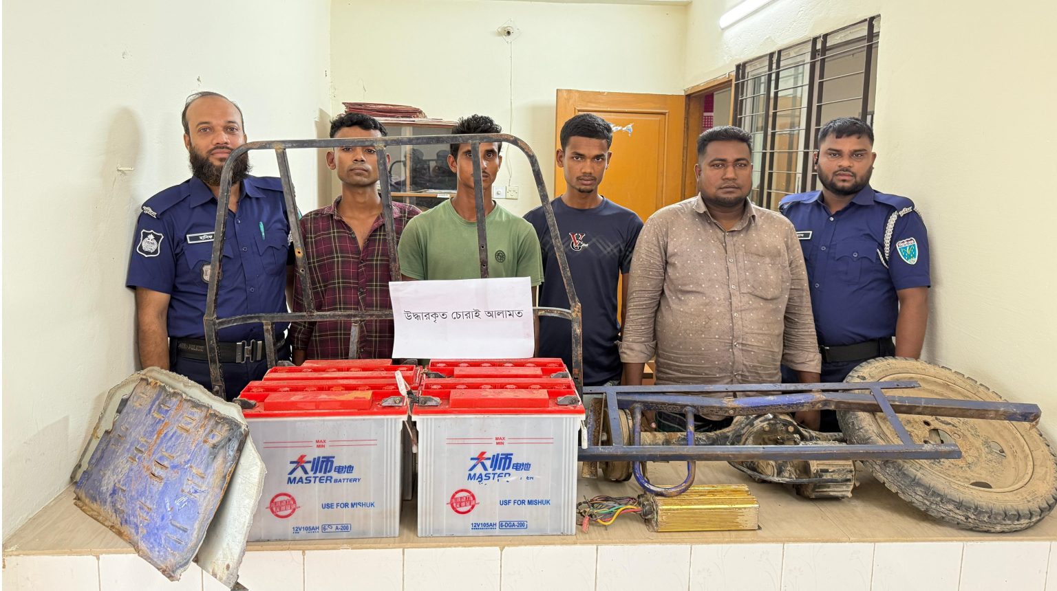 টমটম চুরি করে কেটে বিক্রির প্রস্তুতি! কমলগঞ্জে পুলিশের অভিযানে গ্রেফতার ৪