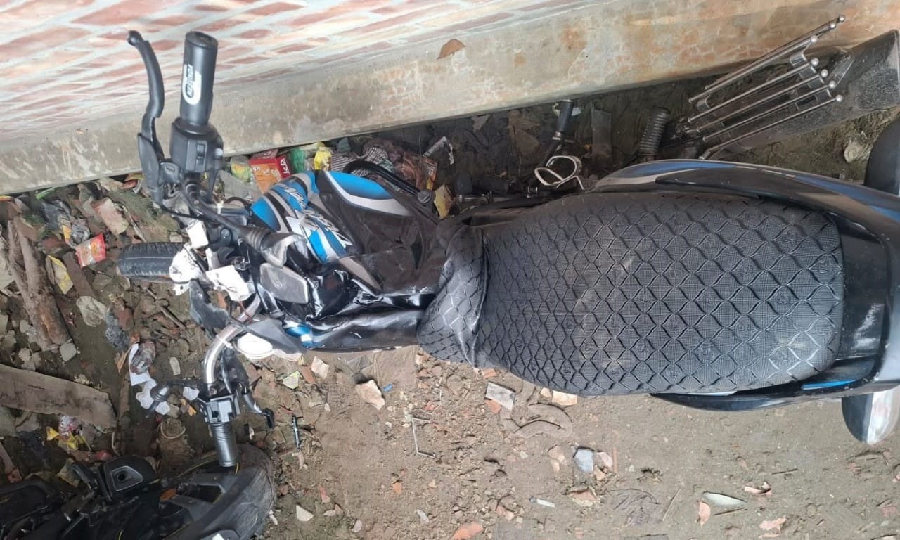 ঢাকার টঙ্গী ফ্লাইওভারে মোটরসাইকেল দূর্ঘটনায় গাইবান্ধার শালা দুলাভাই এর মৃত্যু