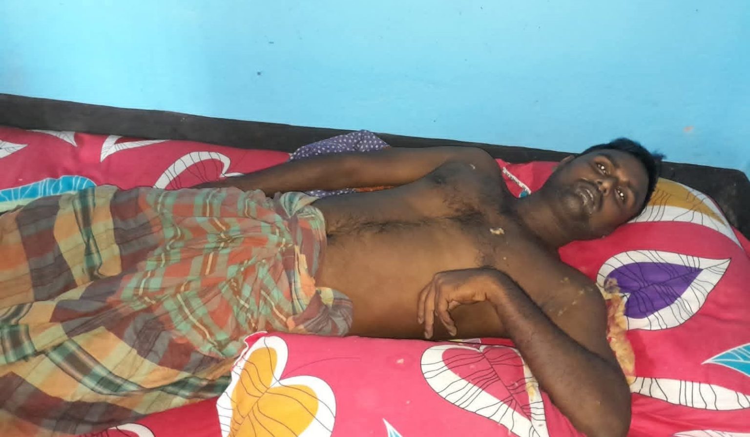 গোবিন্দগঞ্জে ঘরের দরজা খুলে পাওয়া গেল প্রাণ কোম্পানীর সেলসম্যানের নিথর মরদেহ