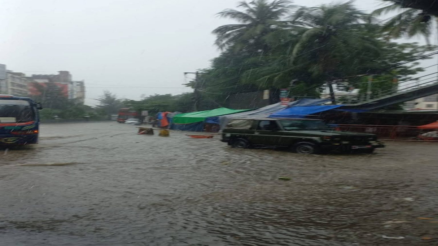 ভারী বৃষ্টিতে মিরপুর-১০ এলাকা জলাবদ্ধ, জনদুর্ভোগে নাজেহাল পথচারী ও যাত্রীরা