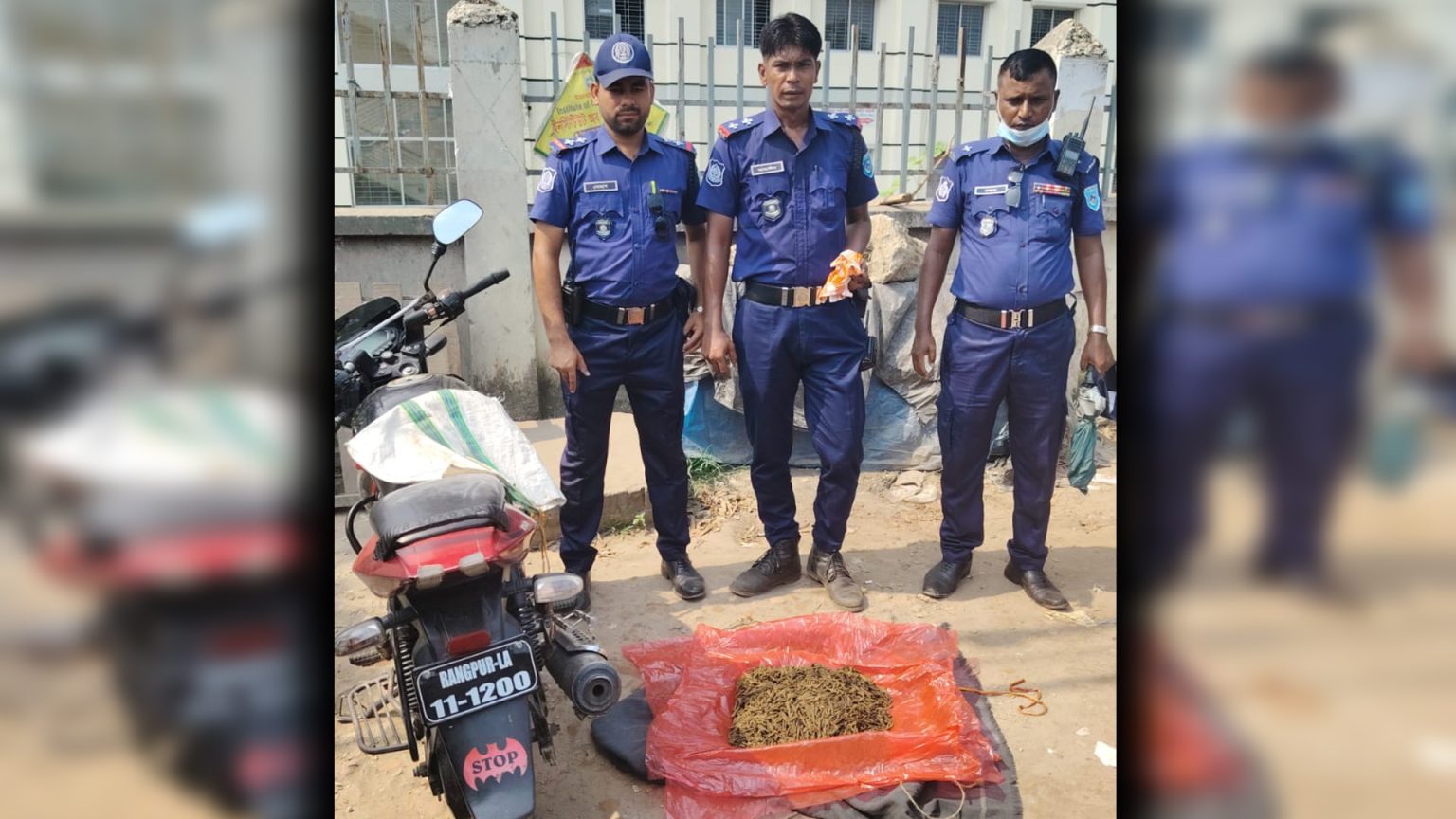 গাইবান্ধায় ট্রাফিক সার্জেন্ট জাহাঙ্গীর আলম এর নেতৃত্বে বিপুল পরিমাণ মাদকদ্রব্য জব্দ