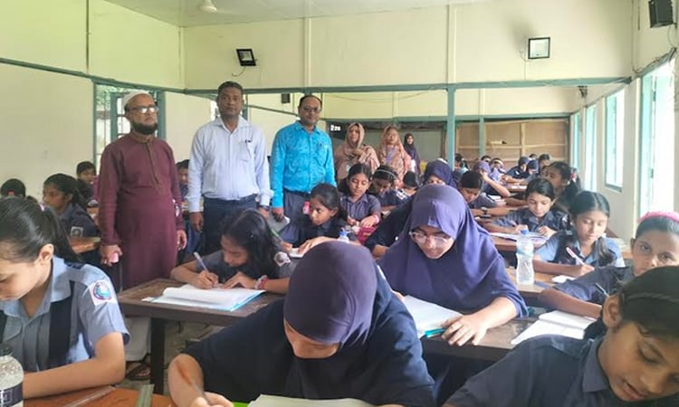 সুনামগঞ্জে প্রথমবারের মতো চতুর্থ ও পঞ্চম শ্রেণির মেধা যাচাই পরীক্ষা অনুষ্ঠিত