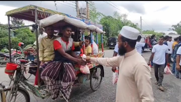 ফরিদপুরে এক টাকা কেজিতে গরুর মাংস বিক্রি