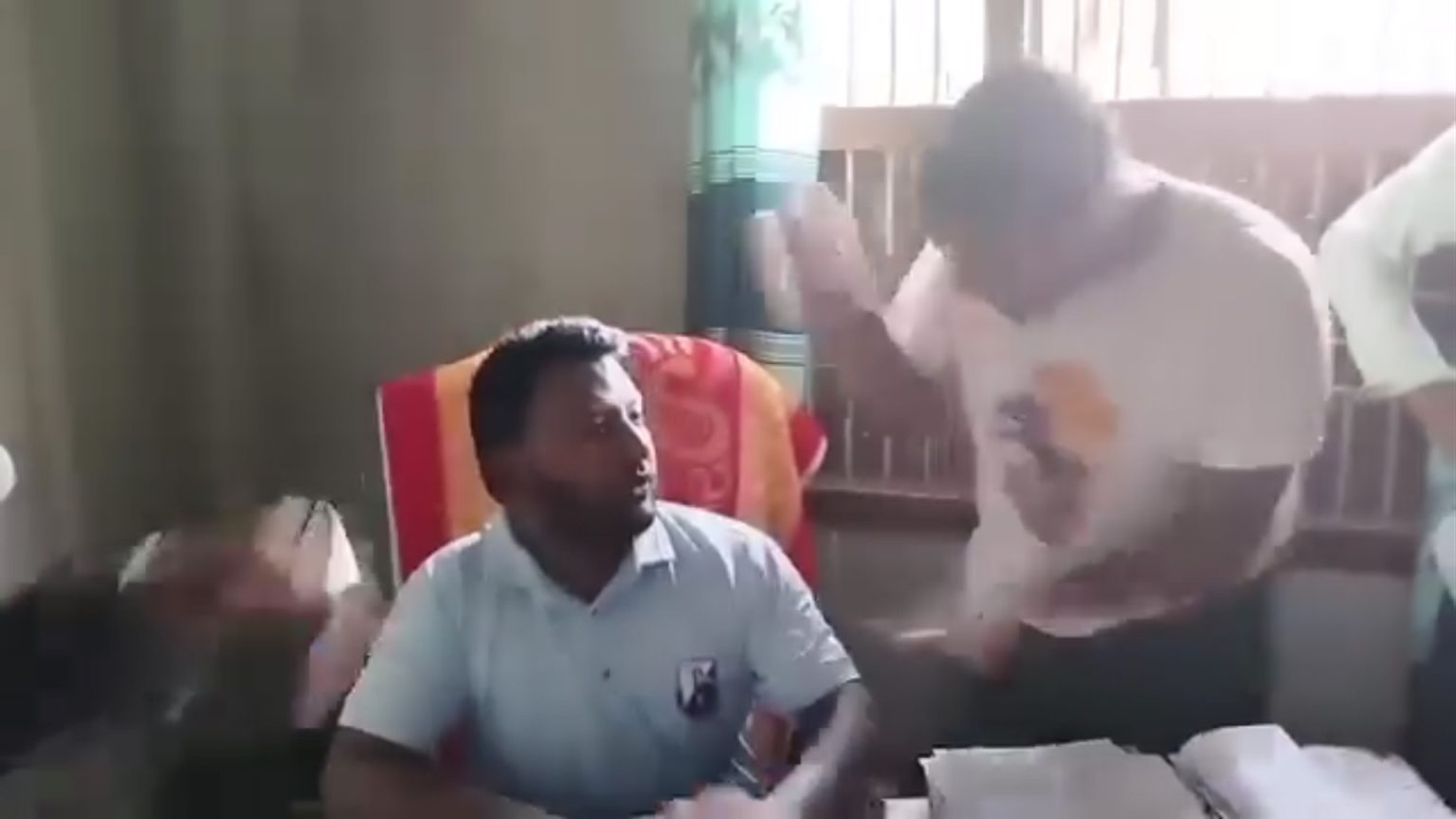 তানোরে কোচিং শিক্ষক কর্তৃক ছাত্রীকে অনৈতিক প্রস্তাব