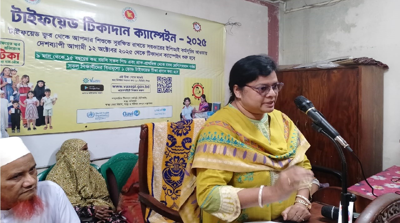 জলঢাকায় টাইফয়েড টিকাদান ক্যাম্পেইন ২০২৫-এর শুভ উদ্বোধন