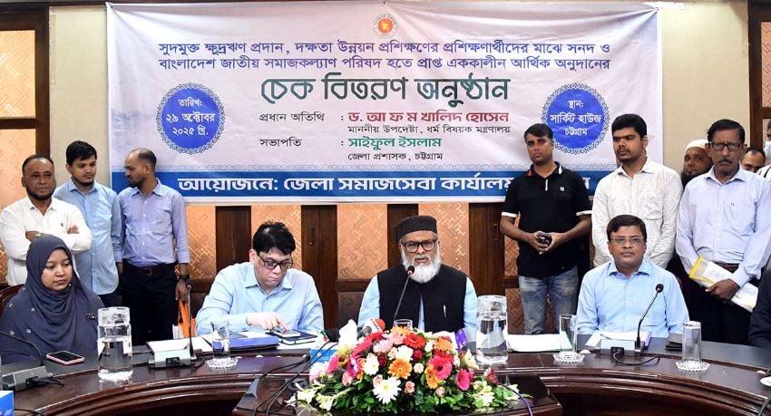 সারাদেশে ভিক্ষাবৃত্তি বন্ধে সমাজসেবা কার্যালয় কাজ করছে : ধর্ম উপদেষ্টা