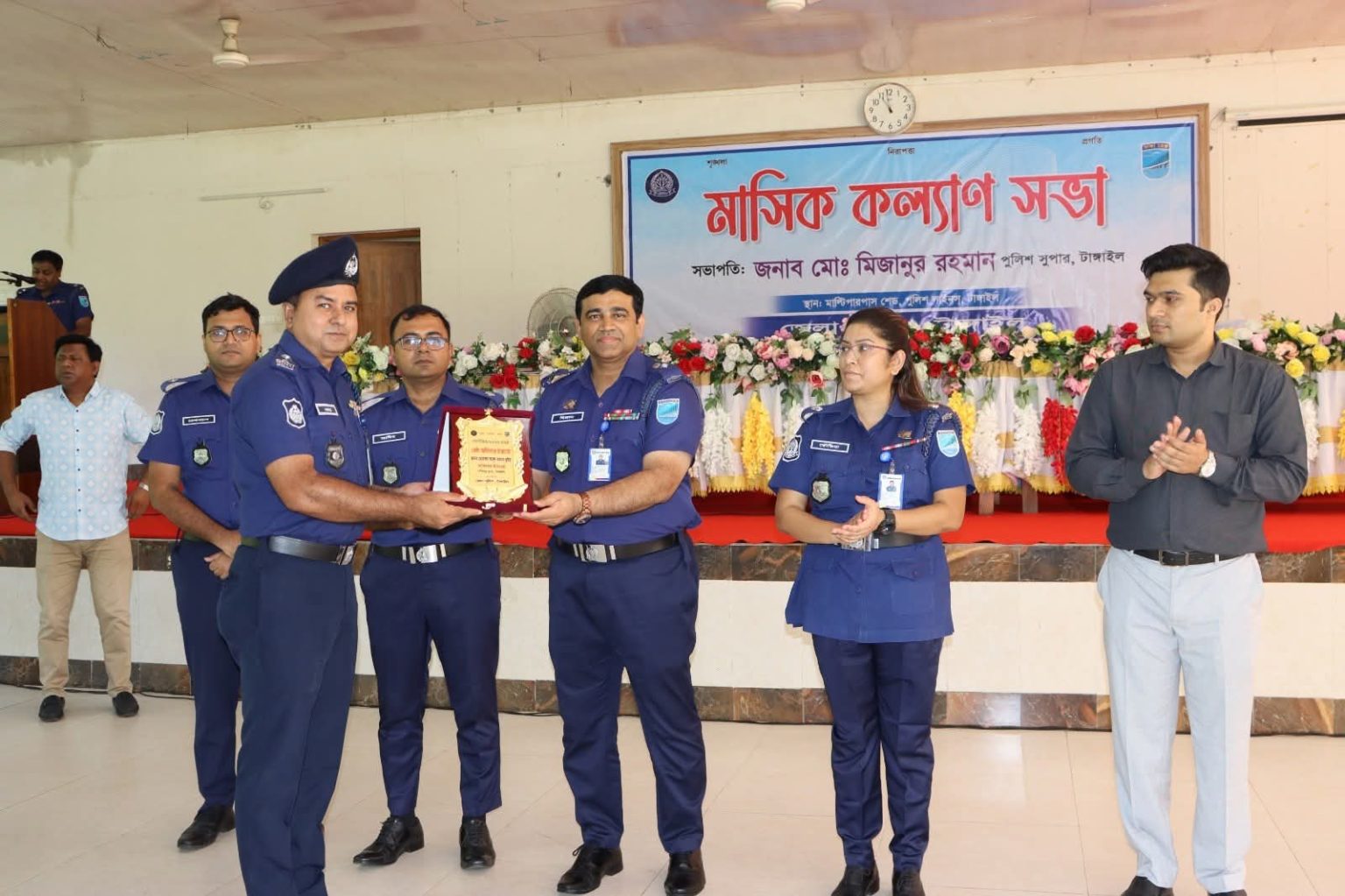 টাংগাইল জেলার শ্রেষ্ঠ ওসি সখিপুর থানার আবুল কালাম ভূইয়া গত ২০ অক্টোবর ২০২৫ খ্রি. টাঙ্গাইল জেলার শ্রেষ্ঠ অফিসার ইনচার্জ (ওসি) নির্বাচিত হয়েছেন সখীপুর থানার ওসি আবুল কালাম ভূইয়া।