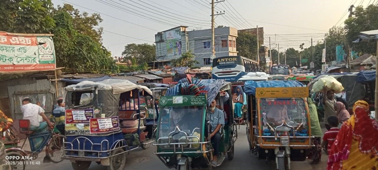 গাইবান্ধা জেলা শহরের যানজটের আরেক ভোগান্তির নাম পুরাতন ব্রীজ