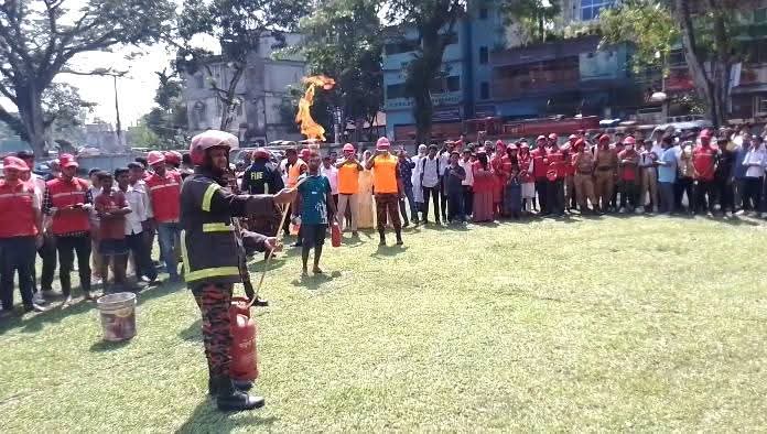 গাইবান্ধায় আন্তর্জাতিক দুর্যোগ প্রশমন দিবস পালিত সমন্বিত উদ্যোগ, প্রতিরোধ করি দুর্যোগ প্রতিপাদ্যে মহড়া ও আলোচনা সভা 