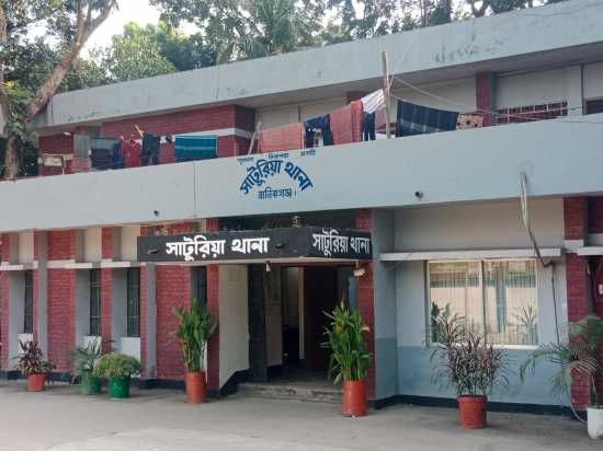 মা হত্যার অভিযোগে ছেলে, পুত্রবধূ ও নাতি কারাগারে