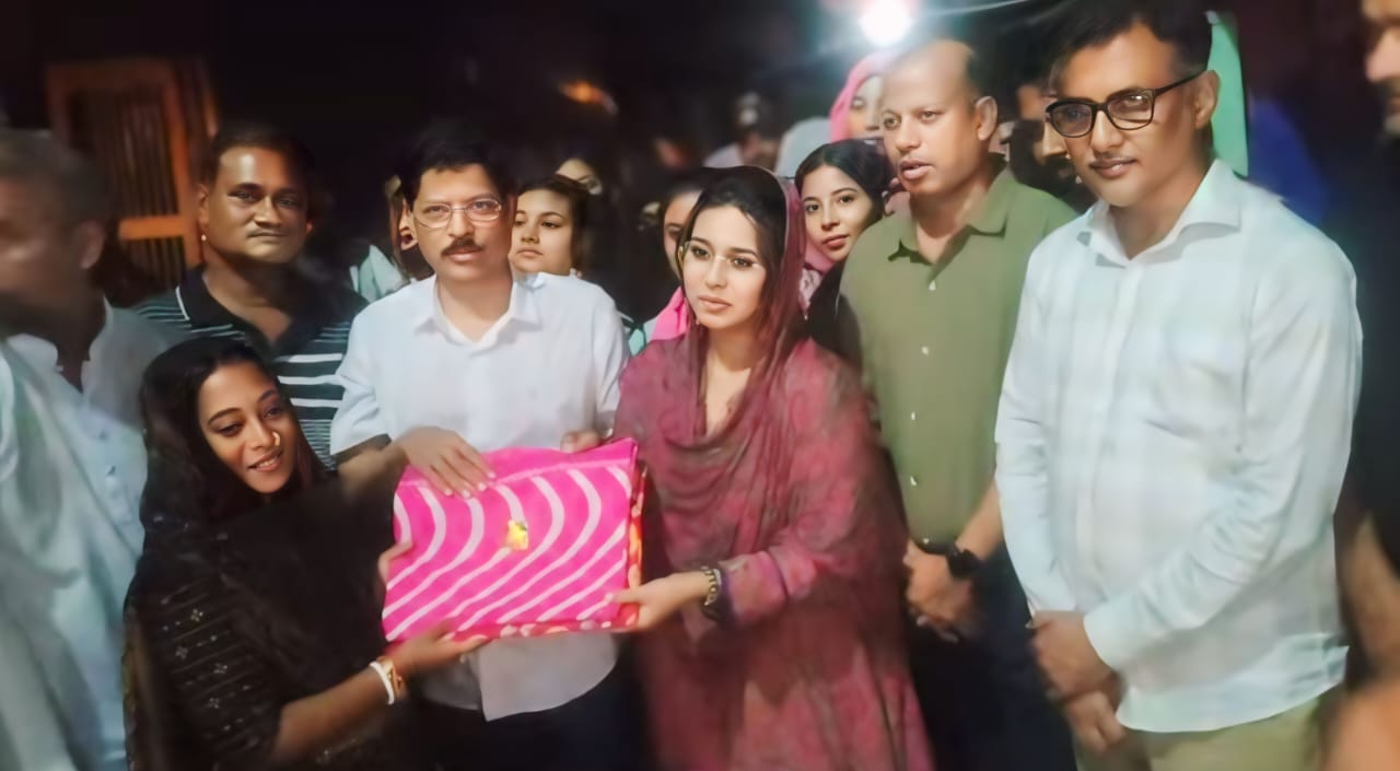 শেরপুরে ডা. সানসিলা জেবরিন প্রিয়াঙ্কার উদ্যোগে হরিজন পল্লীতে শাড়ি ও লুঙ্গি বিতরণ