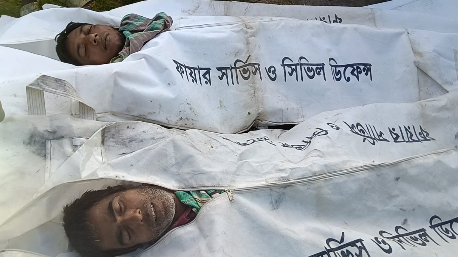 ধামইরহাটে গরুবাহী ভুটভুটি ও মোটরসাইকেল খাদে পড়ে ২ জন নিহত, আহত ৪