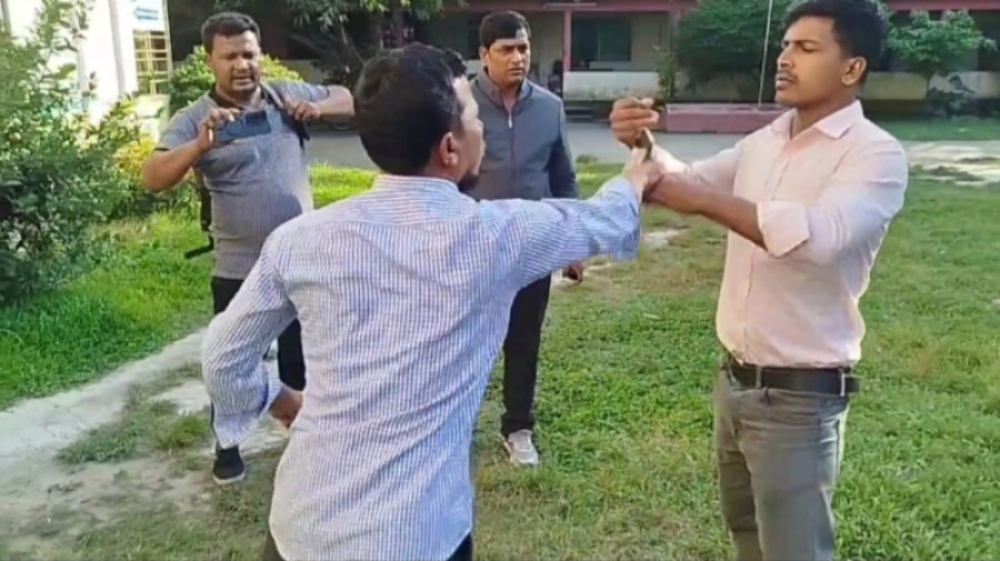 লালমনিরহাটে তথ্য চাইতে গিয়ে লাঞ্ছিত ৩ সাংবাদিক, থানায় অভিযোগ