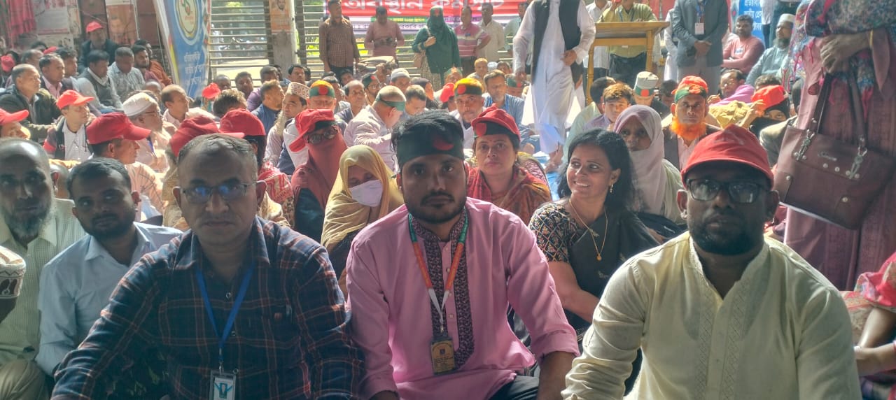 বাংলাদেশ বেসরকারি প্রাথমিক বিদ্যালয়ের শিক্ষকদের আবারো প্রেস ক্লাবের সামনে অবস্থান কর্মসূচি পালন
