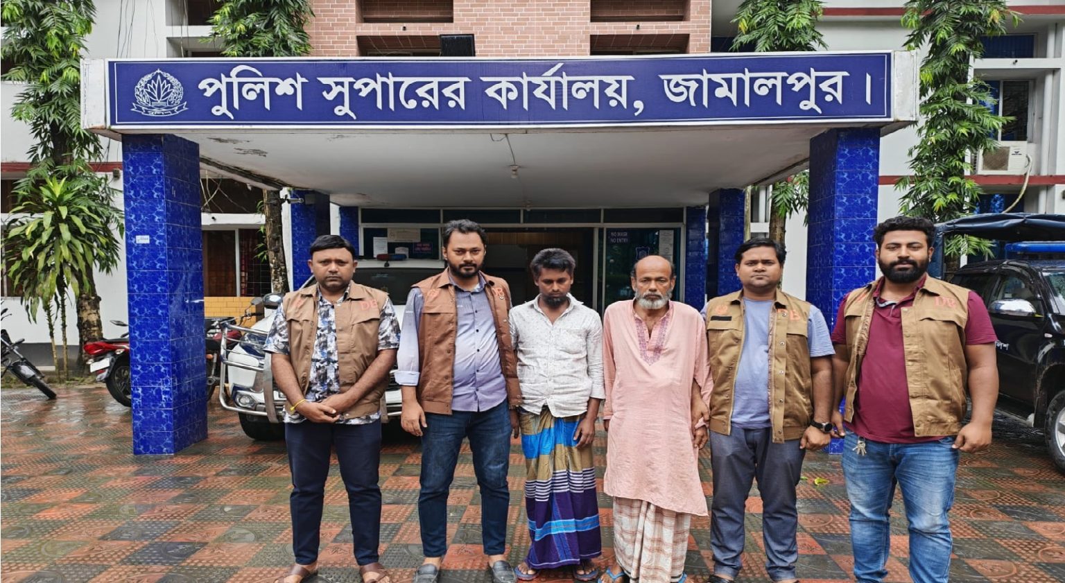 জামালপুরে ডিবি পুলিশের পৃথক অভিযানে ধর্ষণ ও হত্যা মামলার দুই আসামি গ্রেফতার