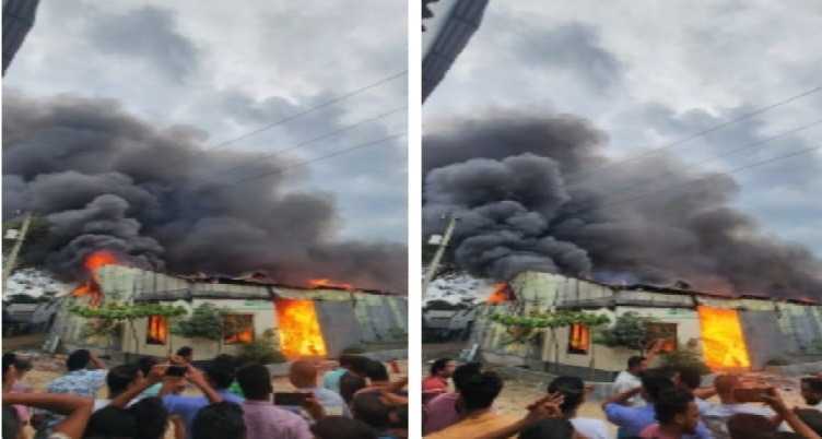 কোনাবাড়ী বাবুর্চি মোড় ভয়াবহ অগ্নিকাণ্ড, ক্ষতি প্রায় ৩ কোটি টাকা