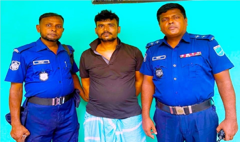 ধামরাইয়ে সাহসী পুলিশ অফিসার জিয়াউর রহমানের নেতৃত্বে ২৫ পিস ইয়াবাসহ কুখ্যাত রিপন গ্রেপ্তার