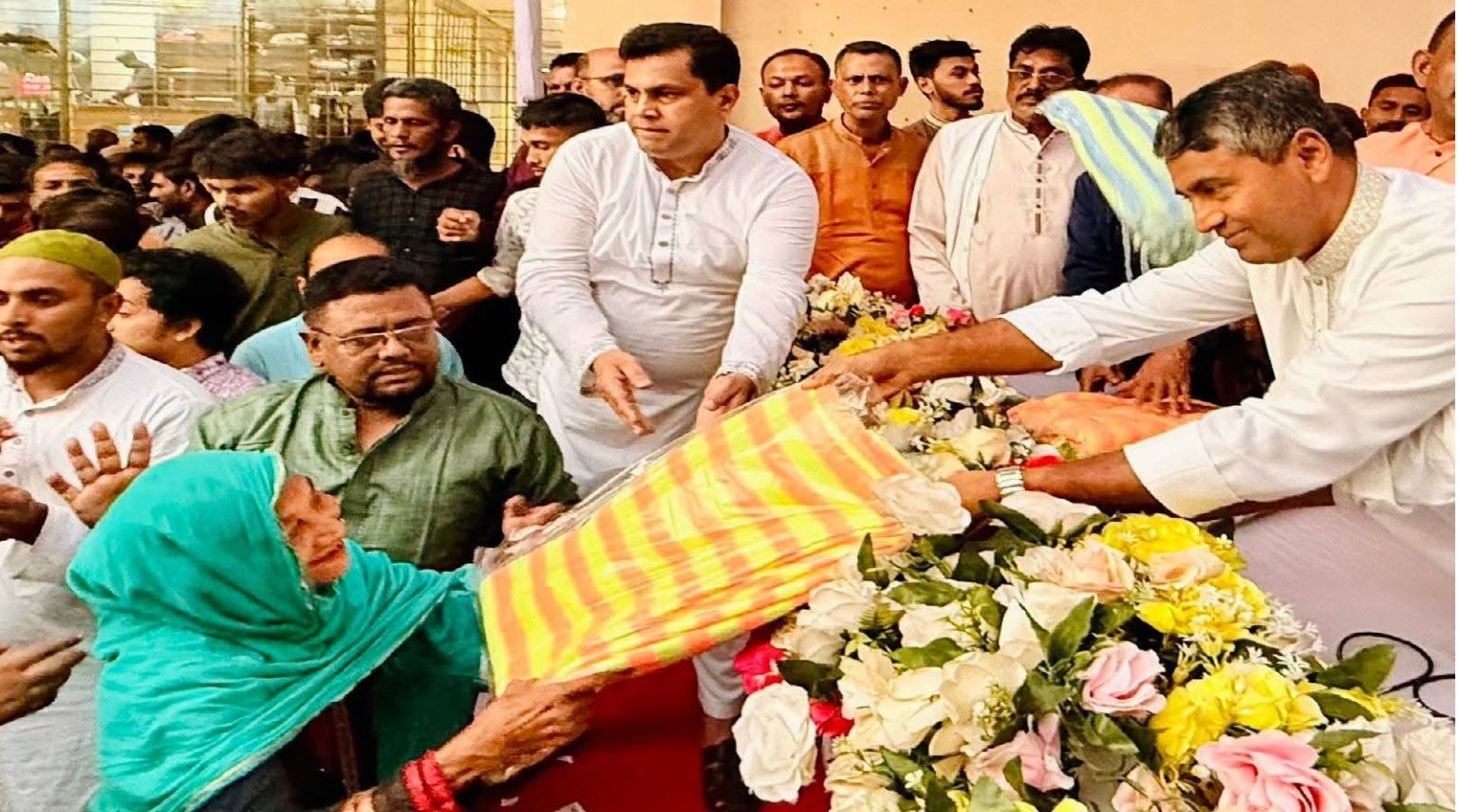খিলক্ষেতে শীতবস্ত্র বিতরণে ঢাকা ১৮ আসনের ধানের শীষের কর্ণধার এস এম জাহাঙ্গীর হোসেন