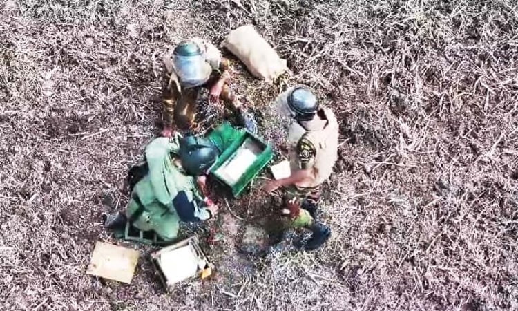 সিলেটের সুনামগঞ্জ সীমান্তে সেনাবাহিনীর সহায়তায় বিস্ফোরক দ্রব্য নিষ্ক্রিয়