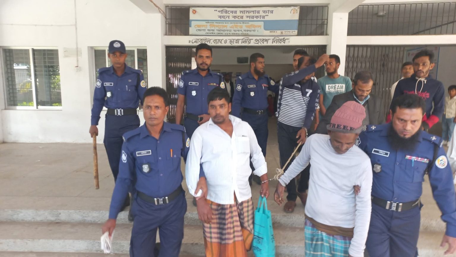 বরগুনায় ১২ বছরের শিশুকে ধর্ষণ, আদালতে আসামির ফাঁসির আদেশ