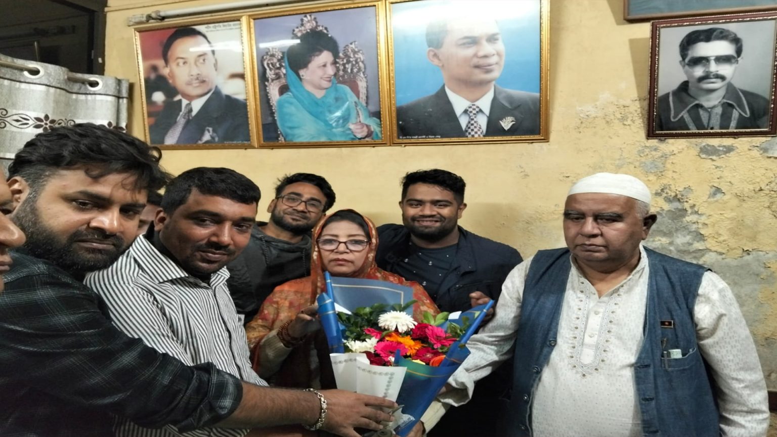 কুষ্টিয়া-৪ আসনের বিএনপি প্রার্থী বীর মুক্তিযোদ্ধা সৈয়দ মেহেদী আহমেদ রুমীকে প্রজন্ম দলের ফুলেল শুভেচ্ছা
