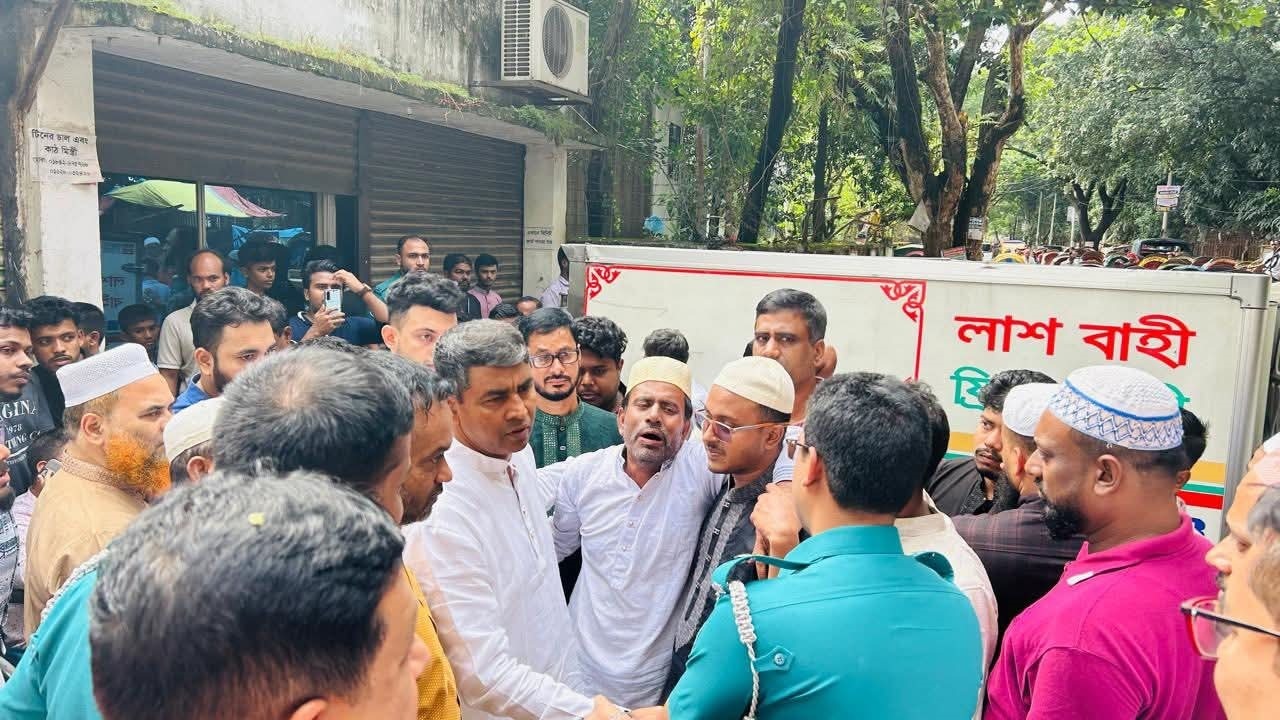 জুলাই যোদ্ধা মরহুম শাফিনের জানাজায় শ্রদ্ধা ও সমবেদনা জানালেন এস এম জাহাঙ্গীর হোসেন