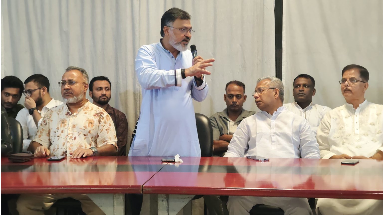 বিপ্লব ও সংহতি দিবস সাফল্যমণ্ডিত করতে ঢাকা-১৫ আসনের কর্ণধার শফিকুল ইসলাম খান মিল্টনের নেতৃত্বে প্রস্তুতি সভা অনুষ্ঠিত