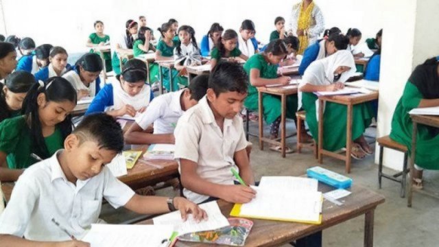 স: প্রা: বি: সহকারী শিক্ষকরা বার্ষিক পরীক্ষা বর্জনের ঘোষণা দিলেও রাজধানীতে চলছে পরীক্ষা