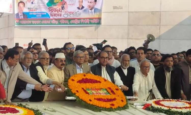 বিজয় দিবসে জিয়াউর রহমানের সমাধিতে শ্রদ্ধা জানাতে সর্বস্তরের জনতার ঢল