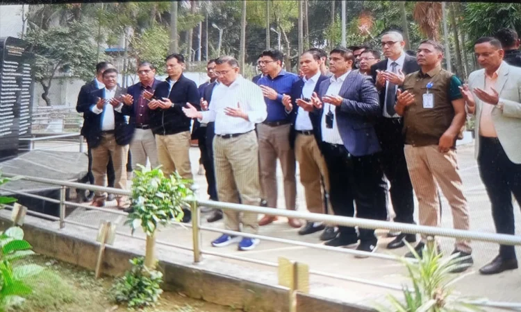 পিলখানা ট্রাজেডিতে শহীদ সেনা কর্মকর্তাদের কবর জিয়ারত করলেন তারেক রহমান