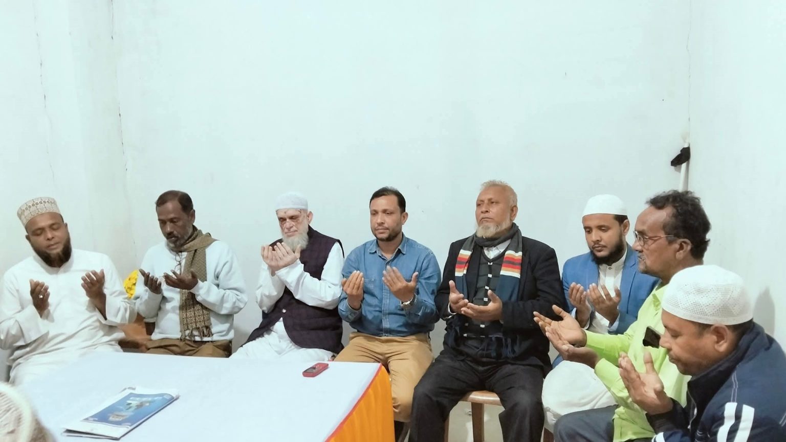 গাইবান্ধার সাঘাটায় খালেদা জিয়ার সুস্থতা কামনায় সাংবাদিকদের দোয়া