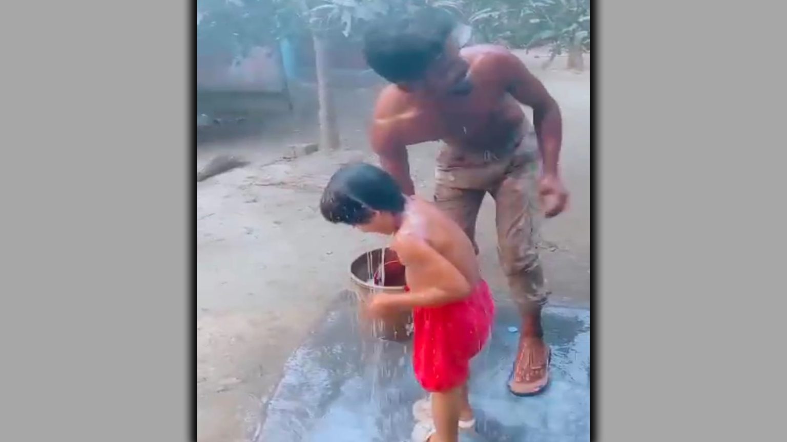 বিবাহবিচ্ছেদর পর কন্যাকে নিয়ে দুধ দিয়ে গোসল যুবকের