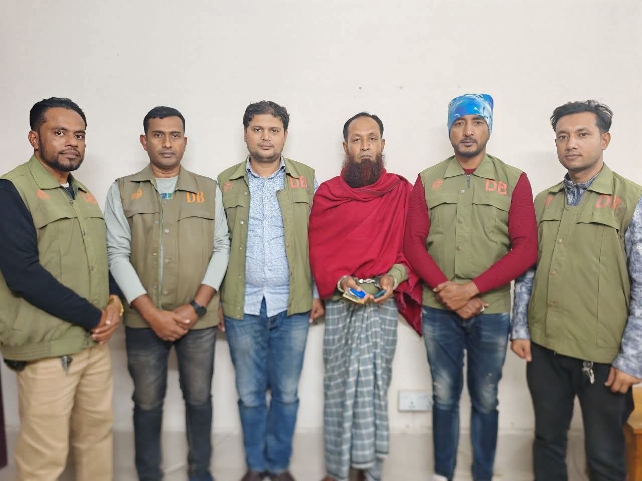 বরগুনা ডিবির অভিযানে ১৩৪ পিস ইয়াবাসহ গ্রেফতার