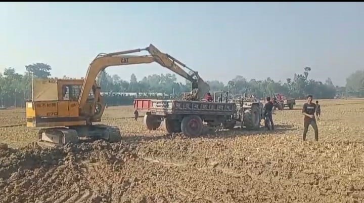 গাইবান্ধা আবাদি জমির মাটি বিক্রির ধুম চেপেছে