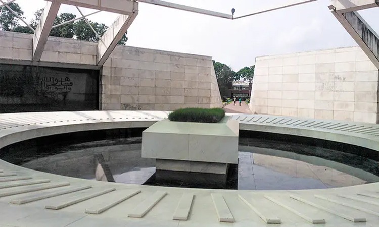 খালেদা জিয়ার লাশ দাফন স্বামী শহীদ প্রেসিডেন্ট জিয়াউর রহমানের কবরের পাশে